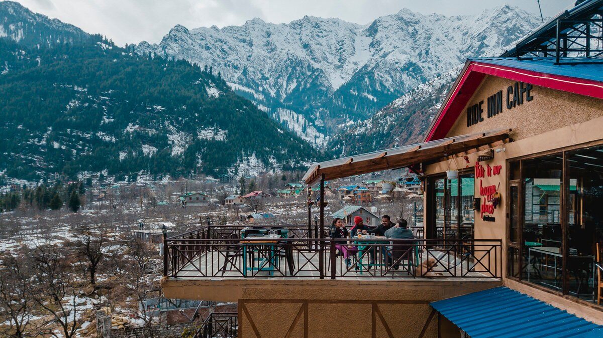 Looking for the best cafe in Manali? Explore 20 best cafes in Manali for coffee, breakfast, views, couples, food, ambience and more.